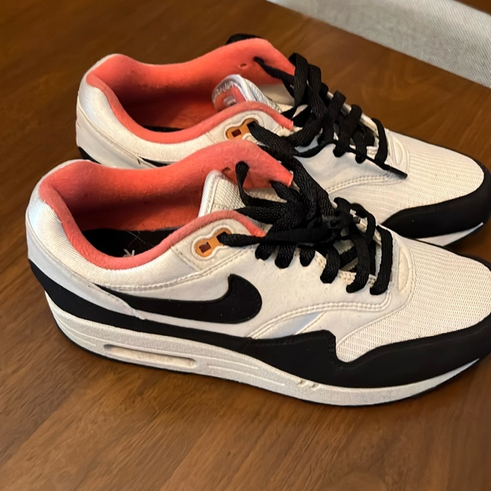 Nike air max shoes men’s 7.5